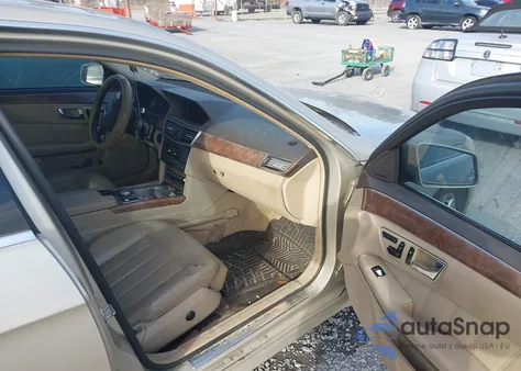 2010 Mercedes-Benz E 550 4Matic z USA, uszkodzony, nr VIN WDDHF9AB4AA089398